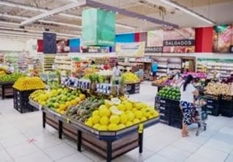 INSANA: Mulher é presa por cortar dedo em supermercado e passar sangue em clientes 