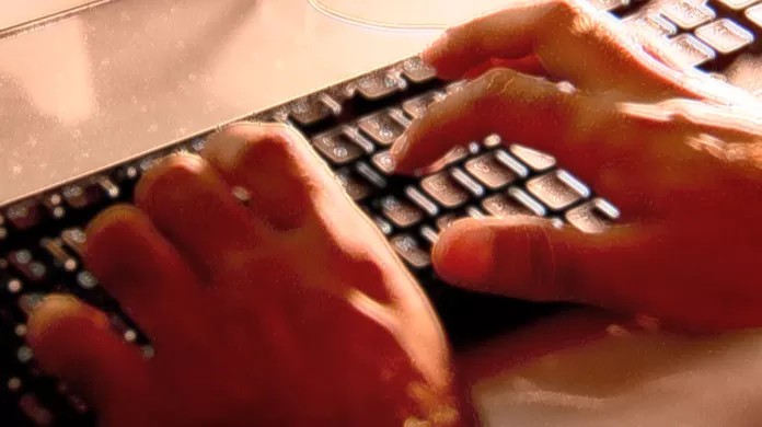 PEDOFILIA: Mãe se passa pelo filho e homem é preso acusado de favorecimento a prostituição 