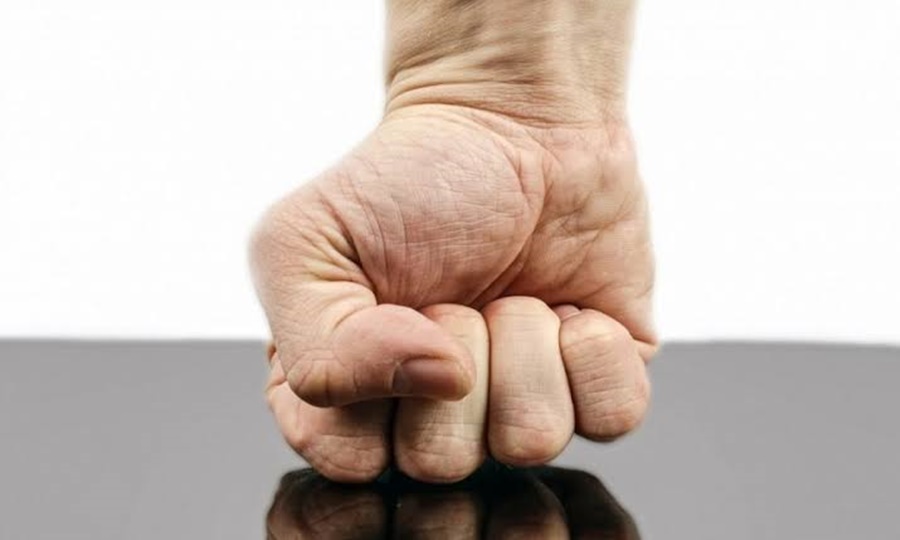 REVOLTANTE: Filho embriagado é acusado de espancar a mãe 