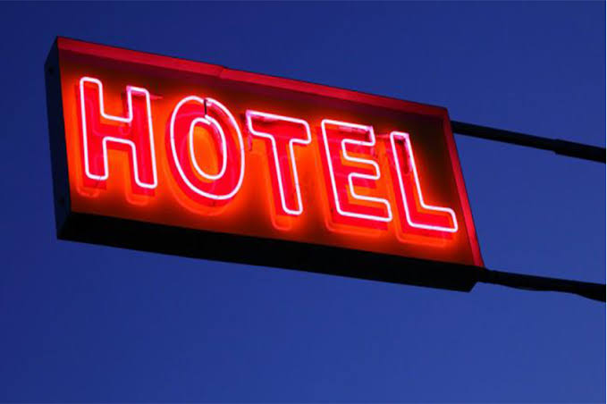 NO HOTEL: Garota de 16 anos aciona a PM após cliente não pagar programa 