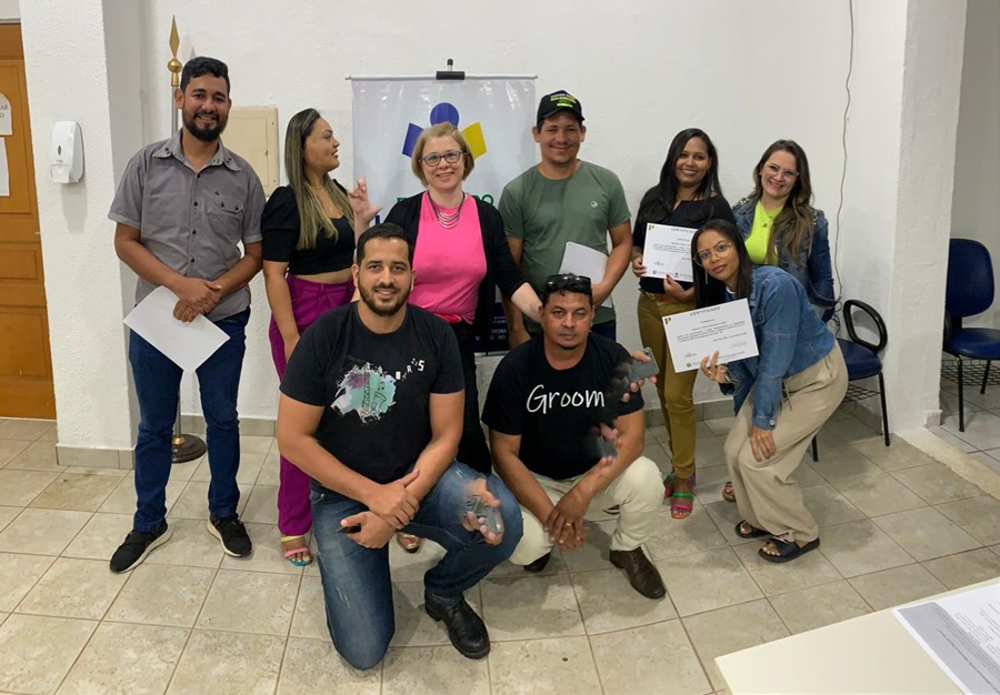 QUALIFICAÇÃO: Alunos da Escola do Legislativo recebem certificados de conclusão  