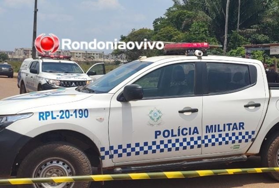 NO ORGULHO: PM vê homem caminhando com bolsa feminina e encontra arma italiana 