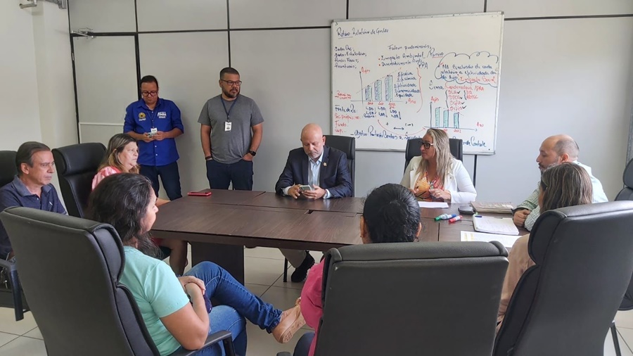 ONGS: Márcia Socorristas se reúne com secretário e trata sobre doação de ração 