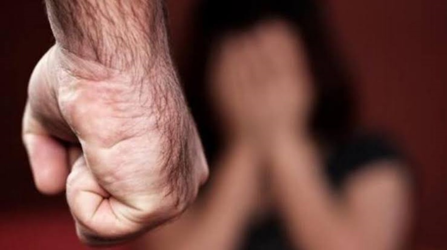 NÃO GOSTOU: Mulher é espancada por acordar o marido para trabalhar na madrugada 