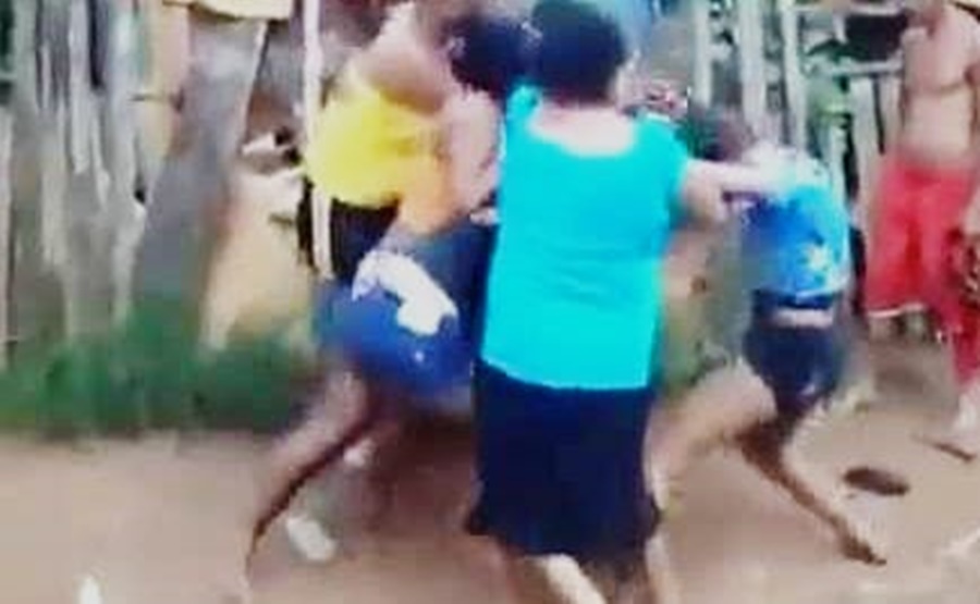 TENTOU IMPEDIR: Marido enciumado espanca a mulher com bebê no colo e até a irmã vai presa 