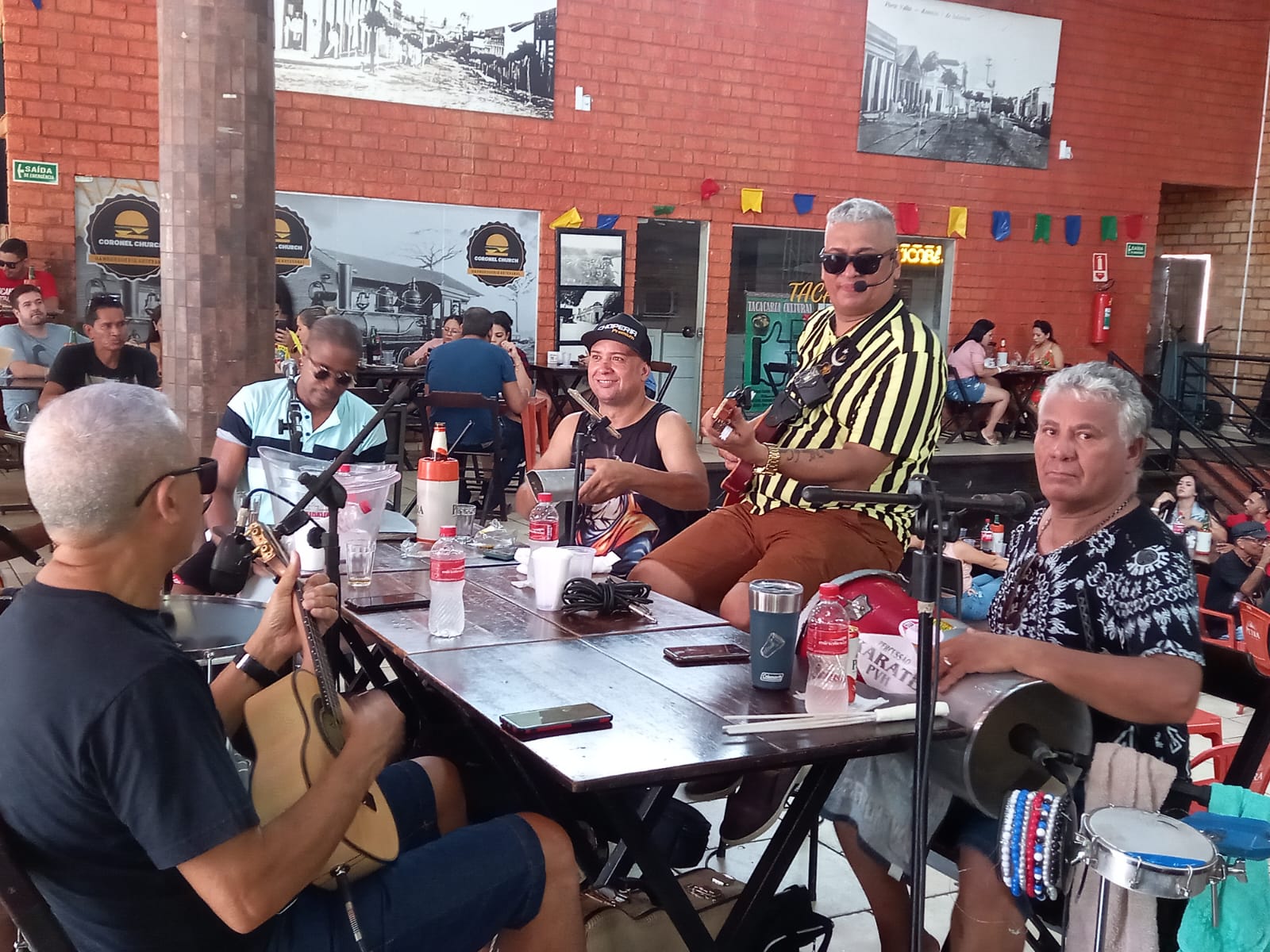 Nilson do Cavaco se apresenta na 'Feijoada Com Samba e Pagode'