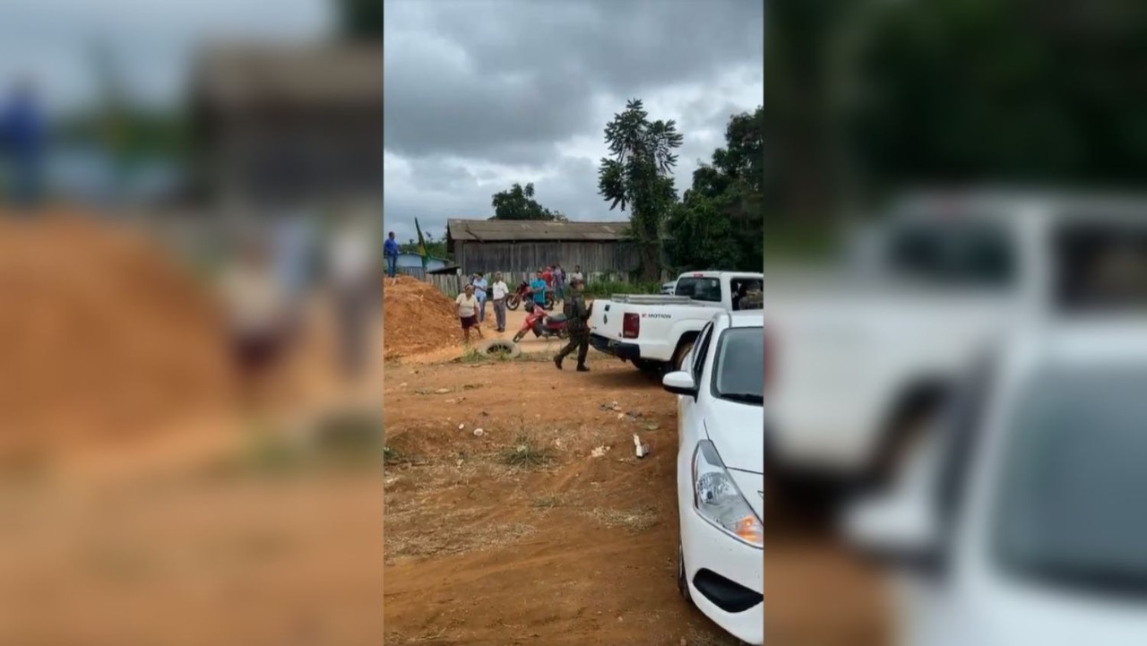 ELES PODEM: Manifestantes de Nova Mamoré deixam Exército e Força Aérea passarem