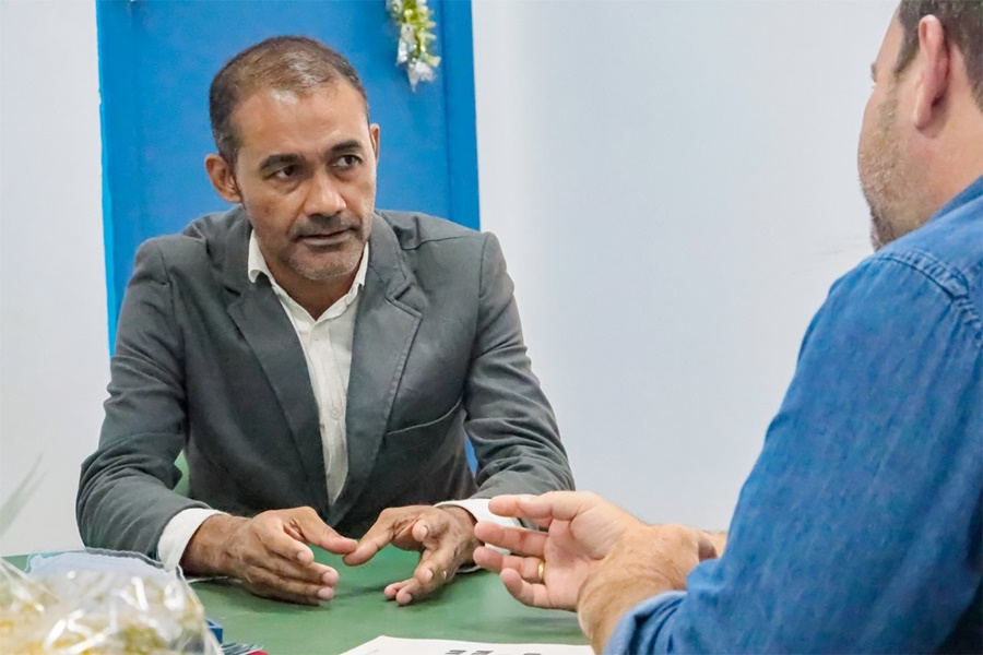 DEMANDAS: Vereador Enfermeiro Roneudo se reúne com secretário da Semagric