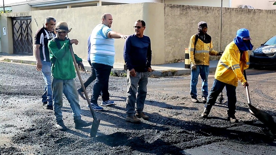 VEREADOR: Júnior Queiroz tem pedido atendido e bairro Aponiã tem recapeamento de ruas