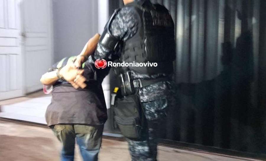 MORAR MELHOR: Apenado e adolescente assaltam e são pegos com arma e moto roubada 