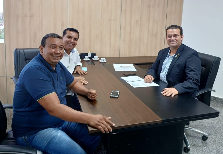 ENCONTRO: Dep. Ezequiel Junior recebe Lindomar Garçom e vereador de Candeias