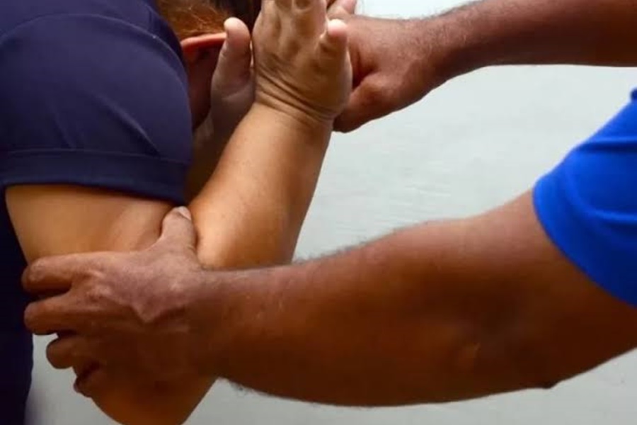 ABSURDO: Mãe é agredida, jogada ao chão e ameaçada de morte pelo filho