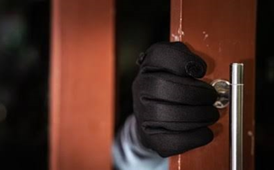 NINGUÉM ESCAPA: Coronel da PM tem casa invadida e bandidos fogem com armas e carro