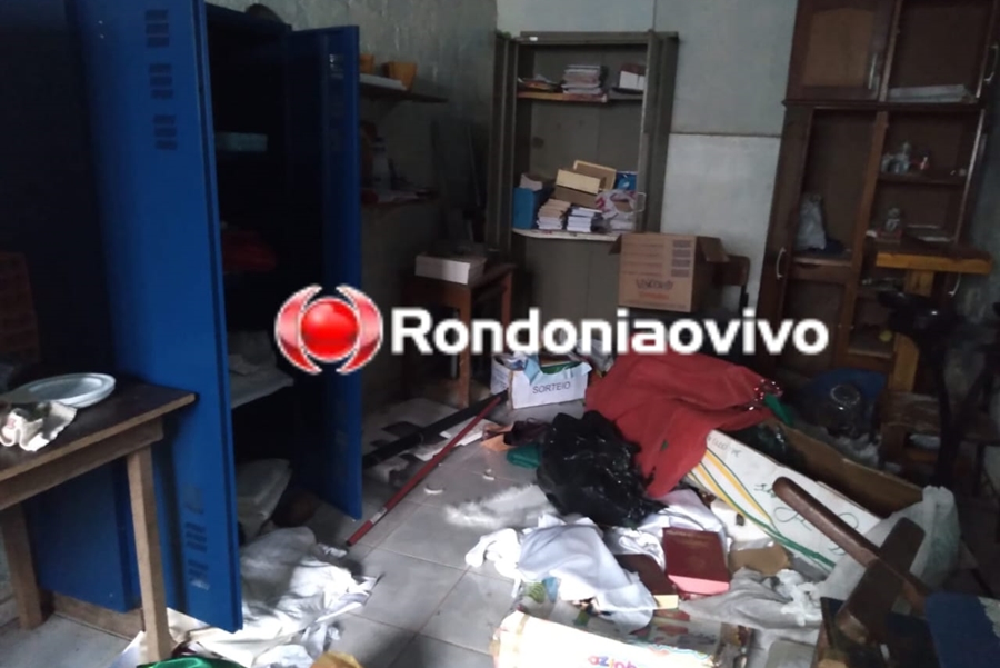 DENUNCIE: Ladrões fazem arrastão em igreja e fogem levando até o sino de 1830