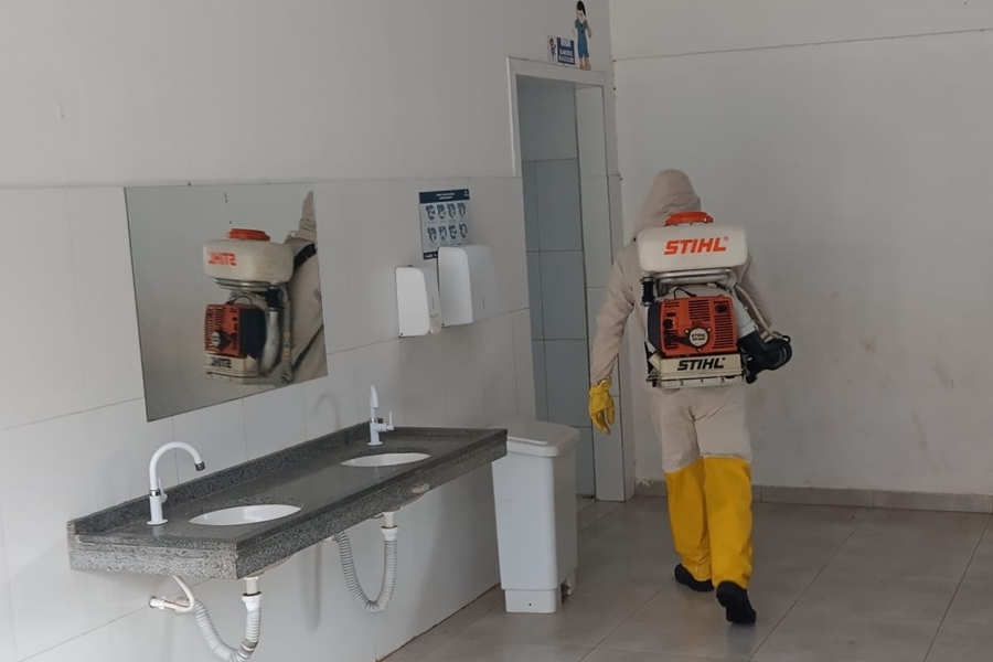 JARU: Prefeitura realiza dedetização em escolas para volta às aulas