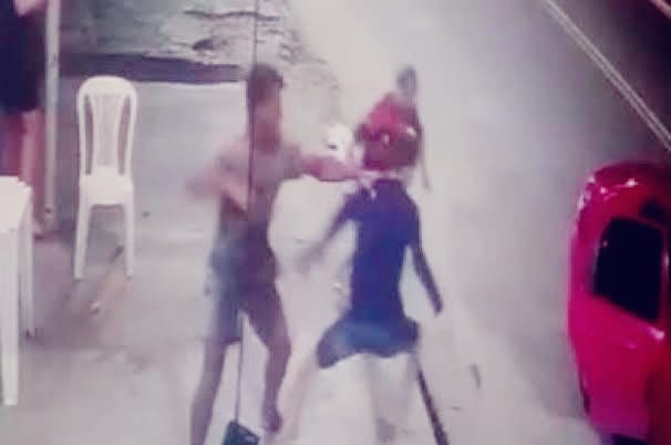 DUPLA DE MOTO: Jovem reage a roubo e é atacado na cabeça por bandidos armados