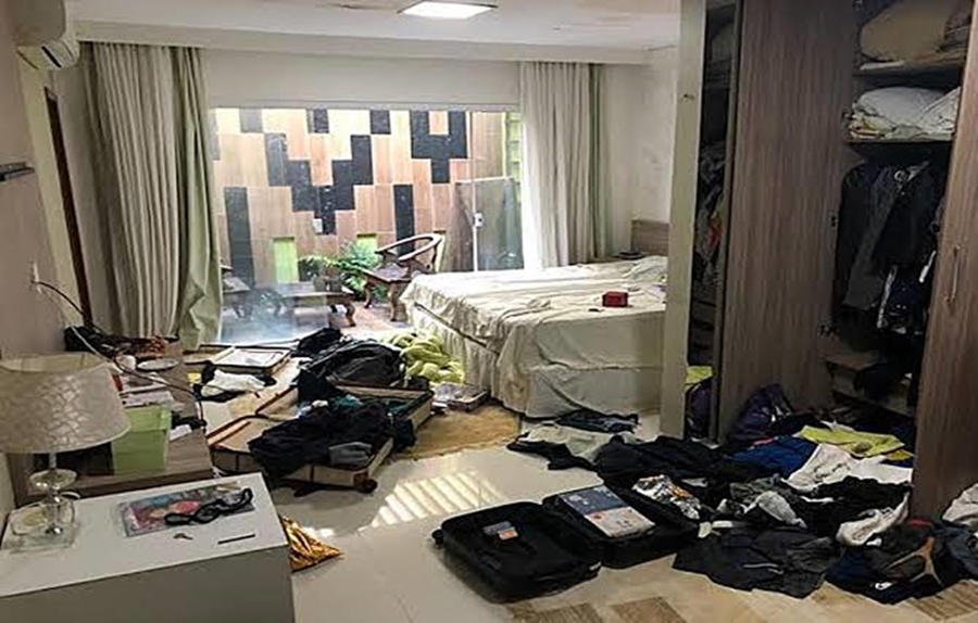 NO CENTRO: Homem é amarrado dentro de casa enquanto assaltantes roubam carro e outros objetos 