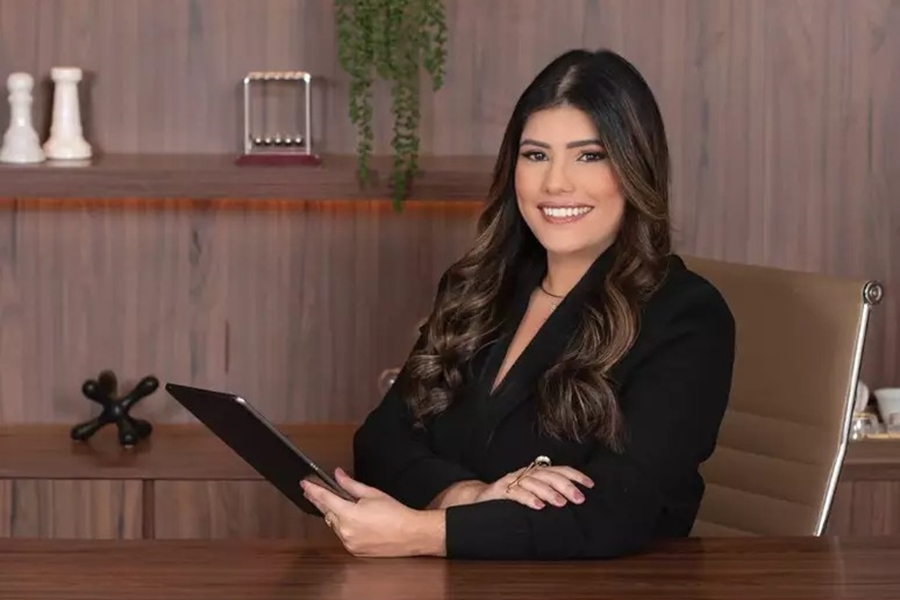 VIOLÊNCIA: Advogada e cliente são assassinados a tiros na porta de delegacia