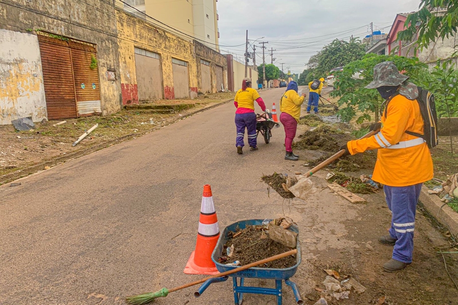 SERVIÇO: Prefeitura atua para a limpeza da região dos desfiles carnavalescos