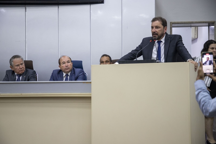 SESSÃO SOLENE: Prefeito destaca união entre os poderes durante abertura do Ano Legislativo