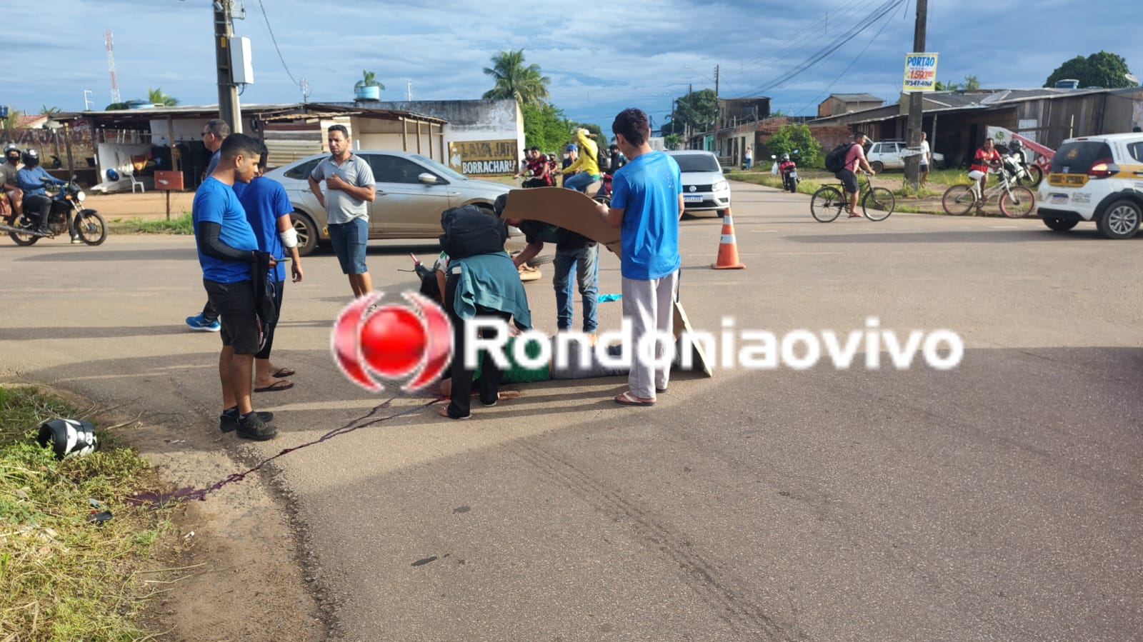 MAIS UM: Corolla avança preferencial e causa grave acidente com motociclista