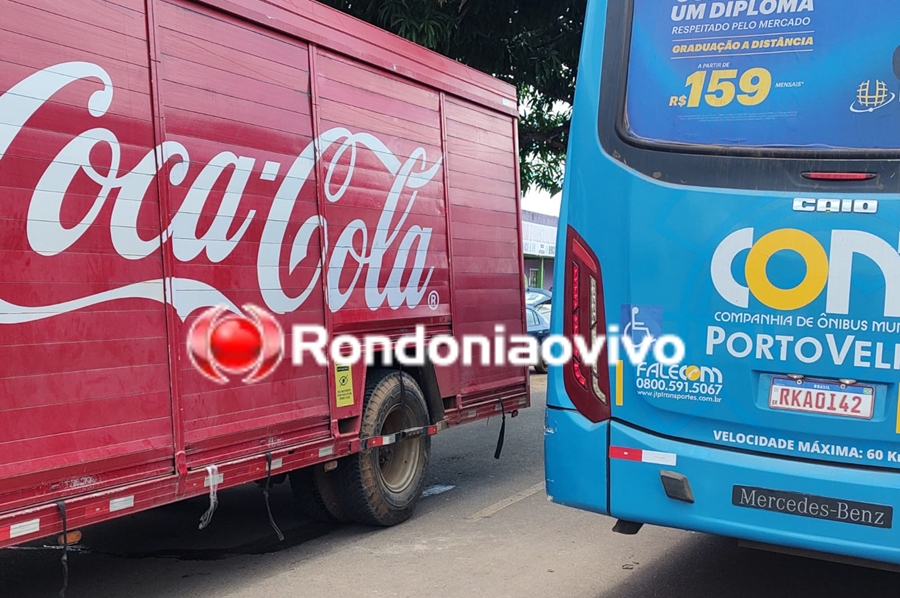 VÍDEO: Mulher em moto tem perna dilacerada ao ser atropelada por caminhão da Coca-Cola