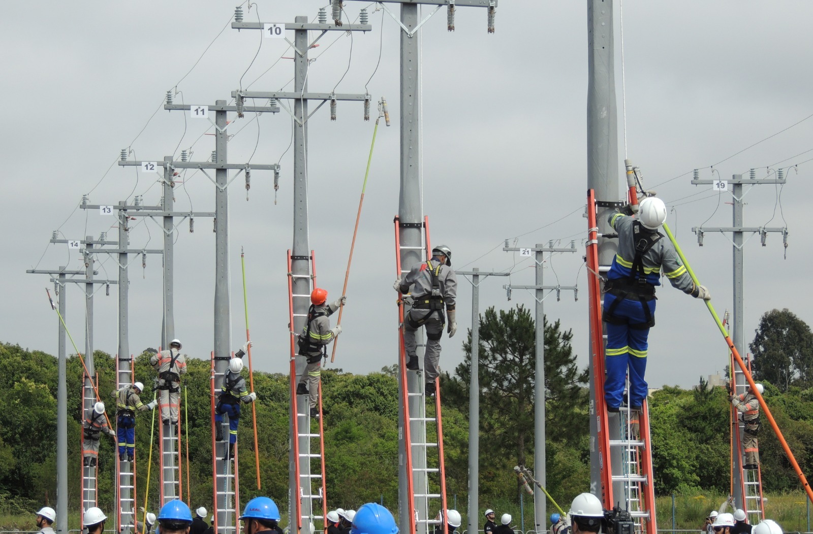 RESGATE VERTICAL: Curso de Eletricista de distribuição de energia alta e baixa tensão 
