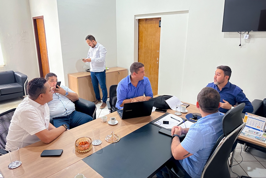 ISAQUE MACHADO: Vereador se reúne com Executivo para possível implementação de Coordenadoria