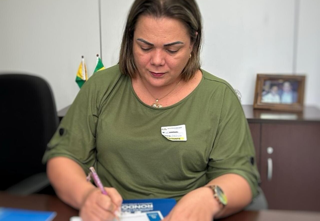 CLÁUDIA DE JESUS: Deputada propõe PL que garante licença menstrual às mulheres com sintomas graves