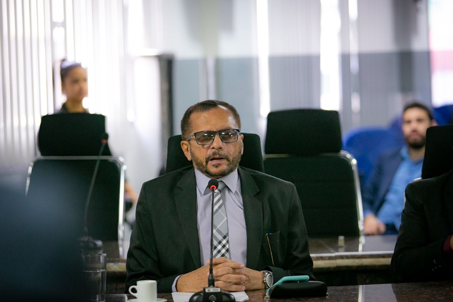 MACÁRIO BARROS: Lei de vereador proíbe multas por avanço de sinal vermelho na madrugada