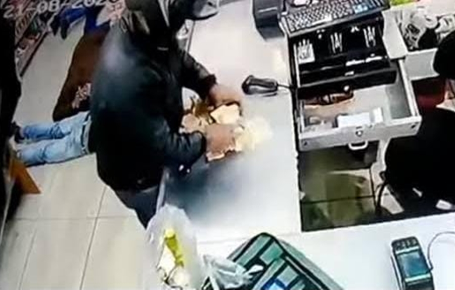 ENCAPUZADOS: Bandidos armados invadem mercado e roubam leite e sandálias