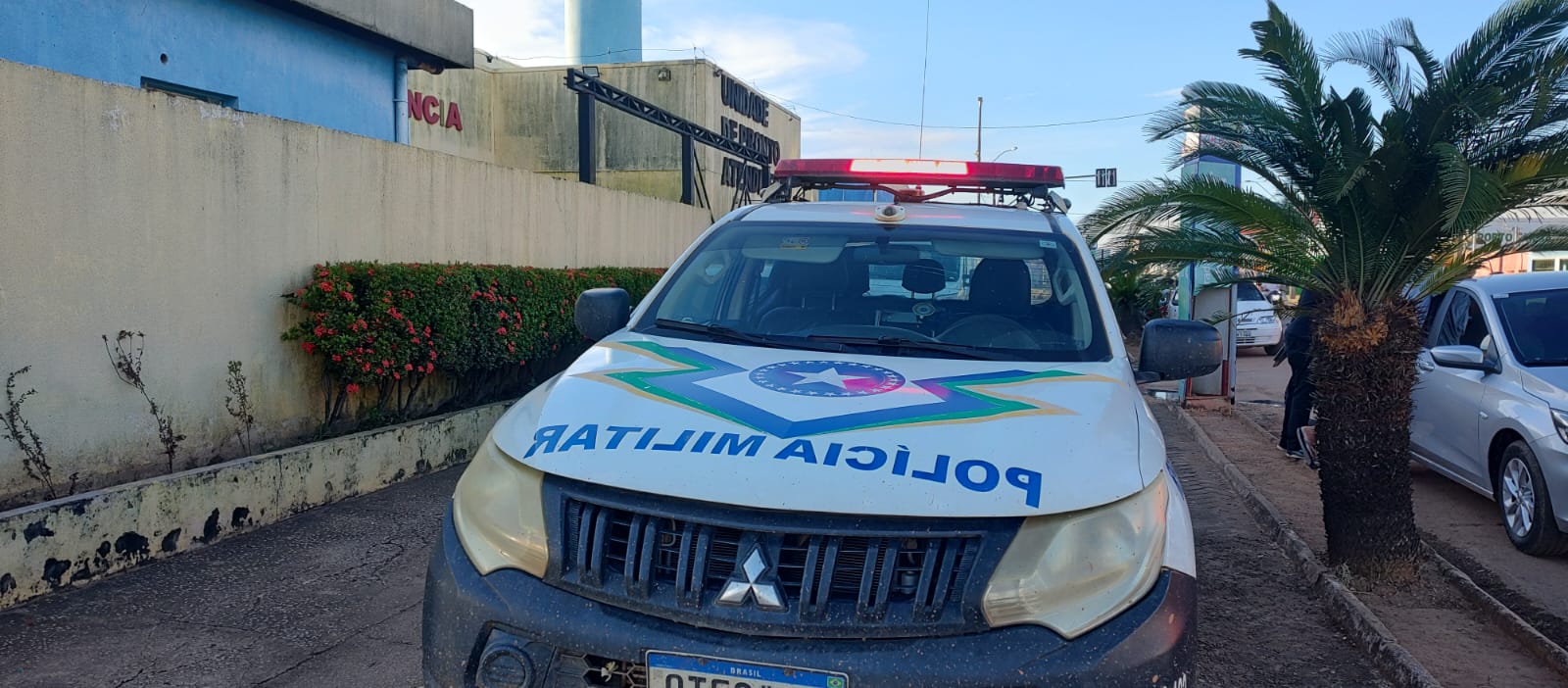 ASSISTA: Assaltante morre e outro fica baleado após troca de tiros com a PM