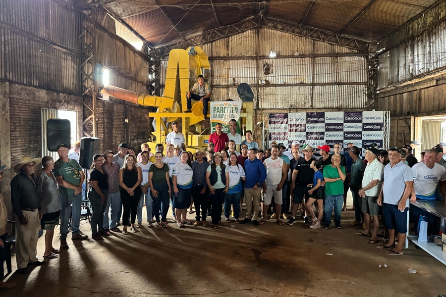 CÁSSIO GOIS: Região do melhor do café do Brasil recebe máquina de café nova de deputado