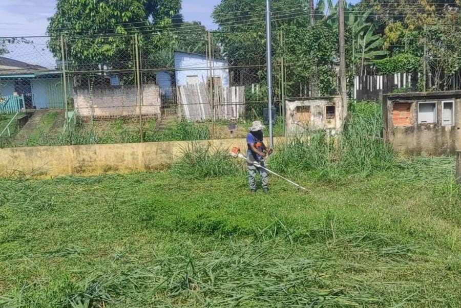 JÚNIOR QUEIROZ: SEMTRAN implementa faixa de pedestre em frente a creche após pedido de vereador