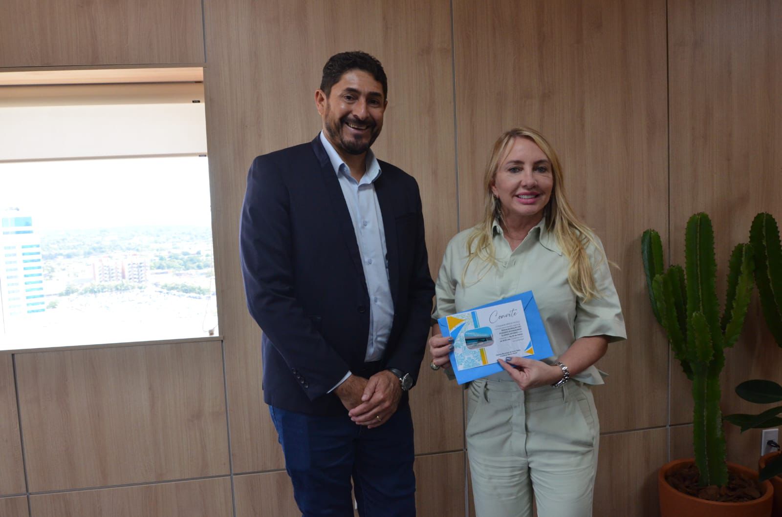 MÁRCIO PACELE: Vereador visita gabinete de deputada e agradece emenda