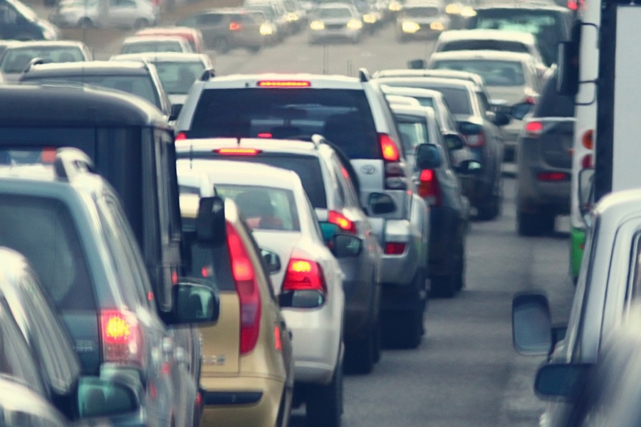 ALERTA: Condutores de veículos devem ter atenção redobrada para evitar batidas em postes