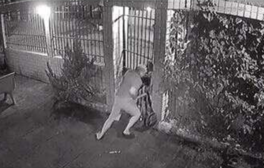 NA PORTA DE CASA: Assaltantes tentam matar homem a tiro, vítima reage e um acaba preso