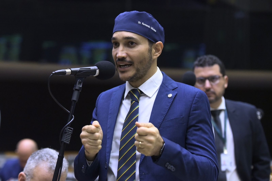 FERNANDO MÁXIMO: Fim das 'saidinhas', Deputado votou a favor do PL que acaba este benefício