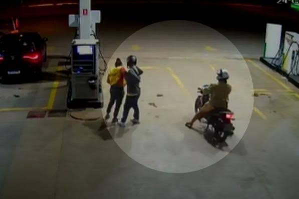 DUPLA ARMADA: Assaltantes rendem frentista e fazem roubo em posto de combustíveis 