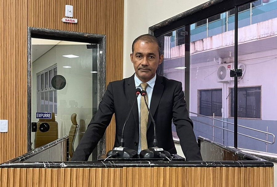 ENFERMEIRO RONEUDO: Vereador vota no PCCR dos servidores da saúde