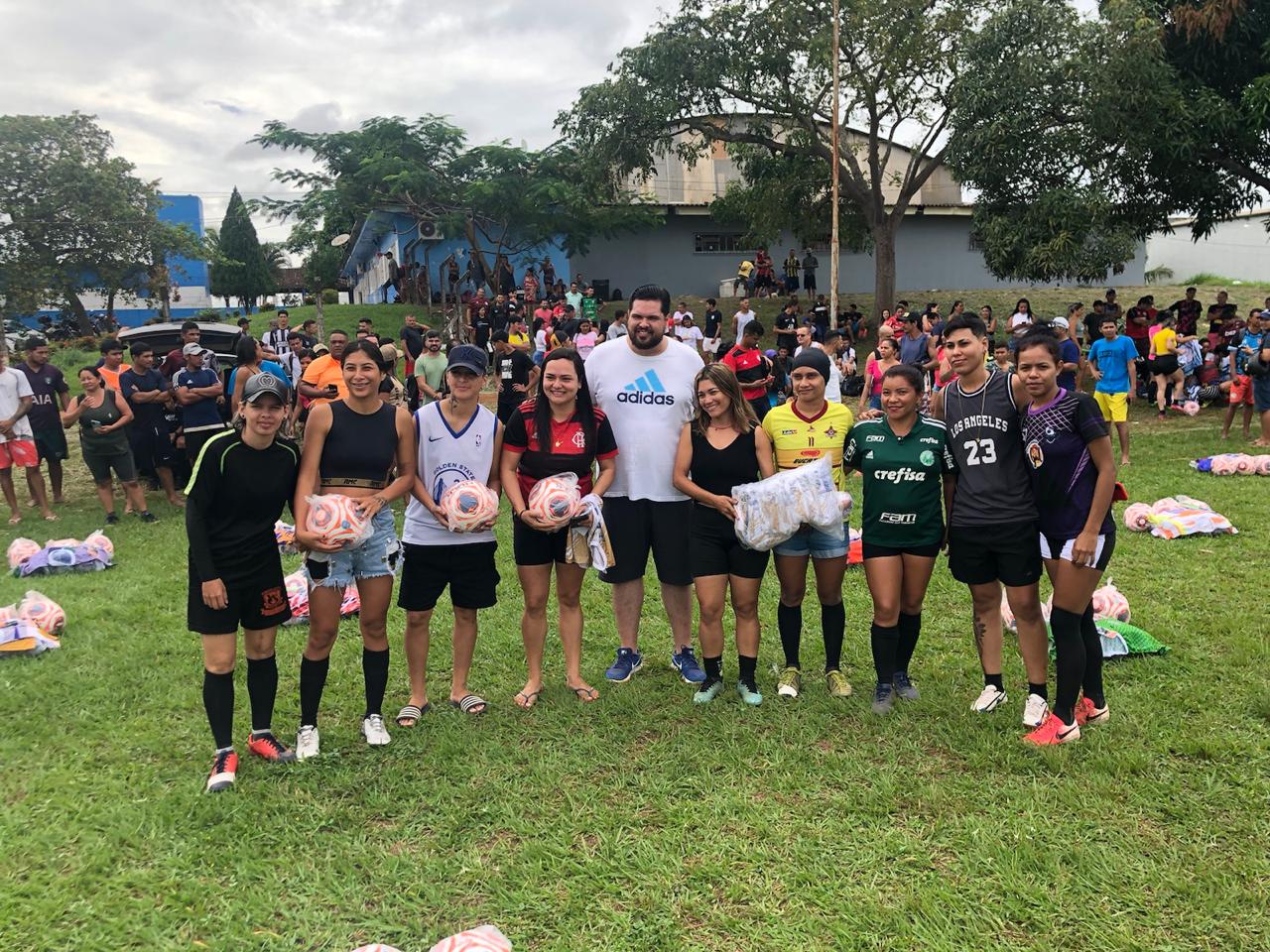 JEAN OLIVEIRA: Deputado entrega kits esportivos para times em Porto Velho