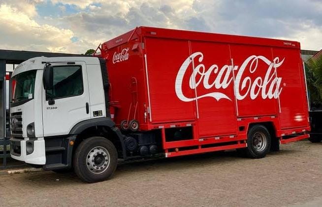 RENDIDOS: Funcionários da Coca-Cola são alvos de roubo durante entrega em atacadista
