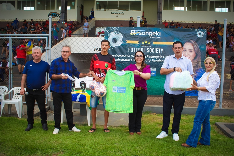 ROSANGELA DONADON: Deputada entrega material esportivo e uniformes para atletas de municípios 