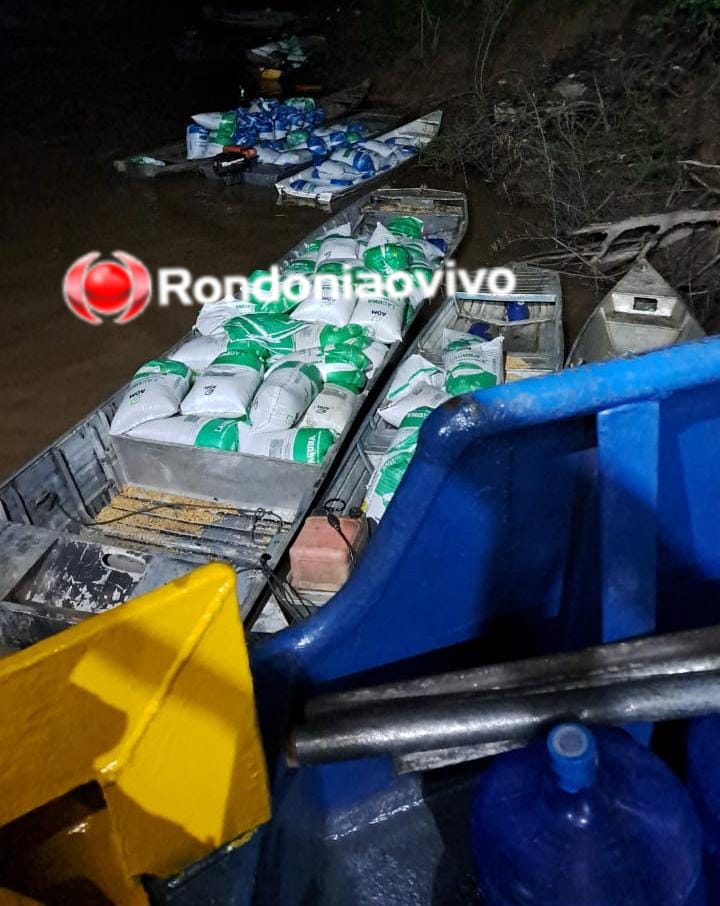 PIRATAS DO MADEIRA: Equipes da PM fazem cerco e flagram criminosos furtando soja em balsa