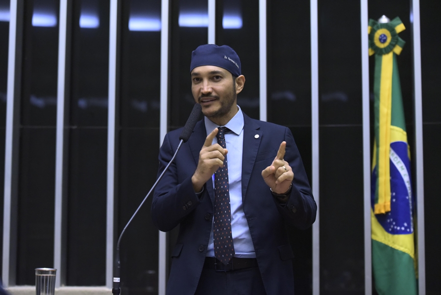 FERNANDO MÁXIMO: Deputado denuncia exclusão de crianças autistas em instituições de ensino