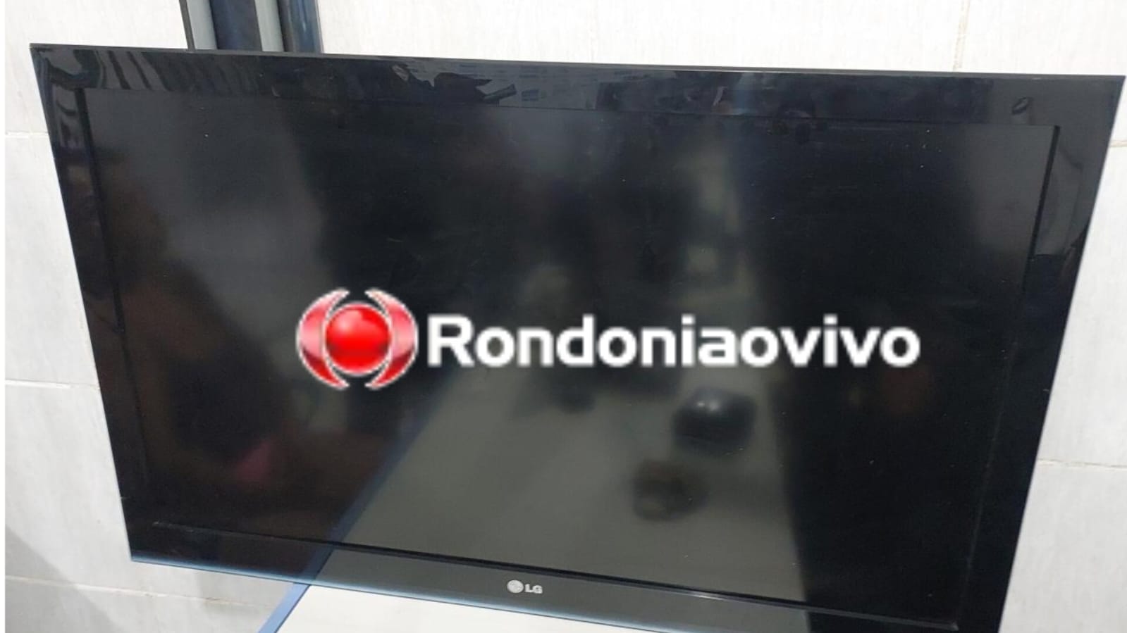 ARROMBAMENTO: Homem é preso ao ser filmado cometendo furto na residência do vizinho