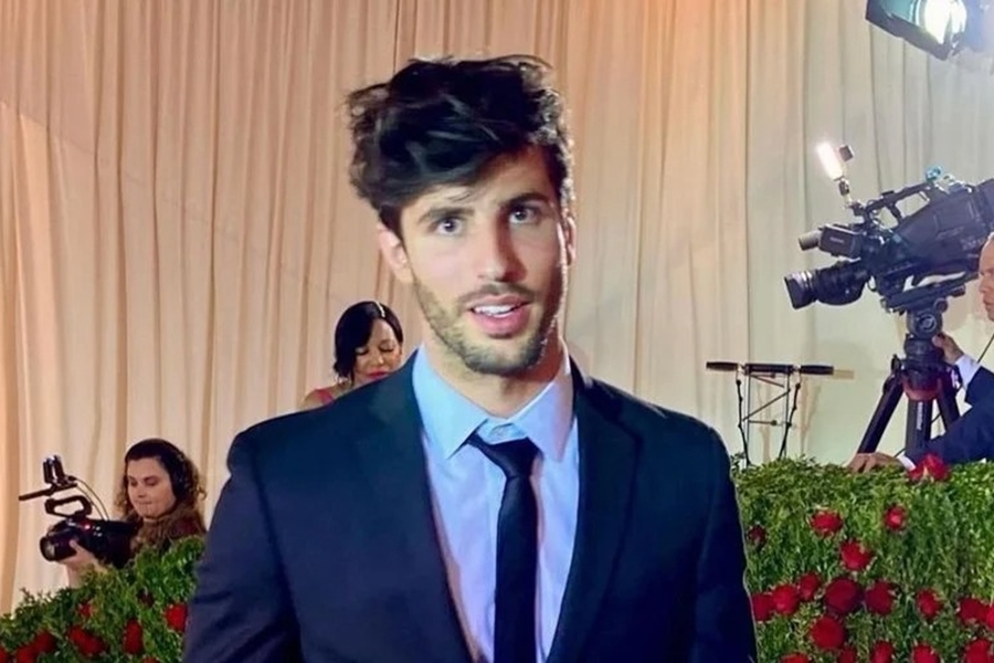 DIFÍCIL: Segurança é demitido do MET Gala por ser 'bonito demais'; entenda