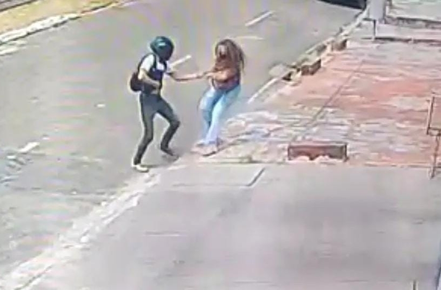 EMBOSCADA: Empresária é assaltada por dupla após negociar celular pelo OLX