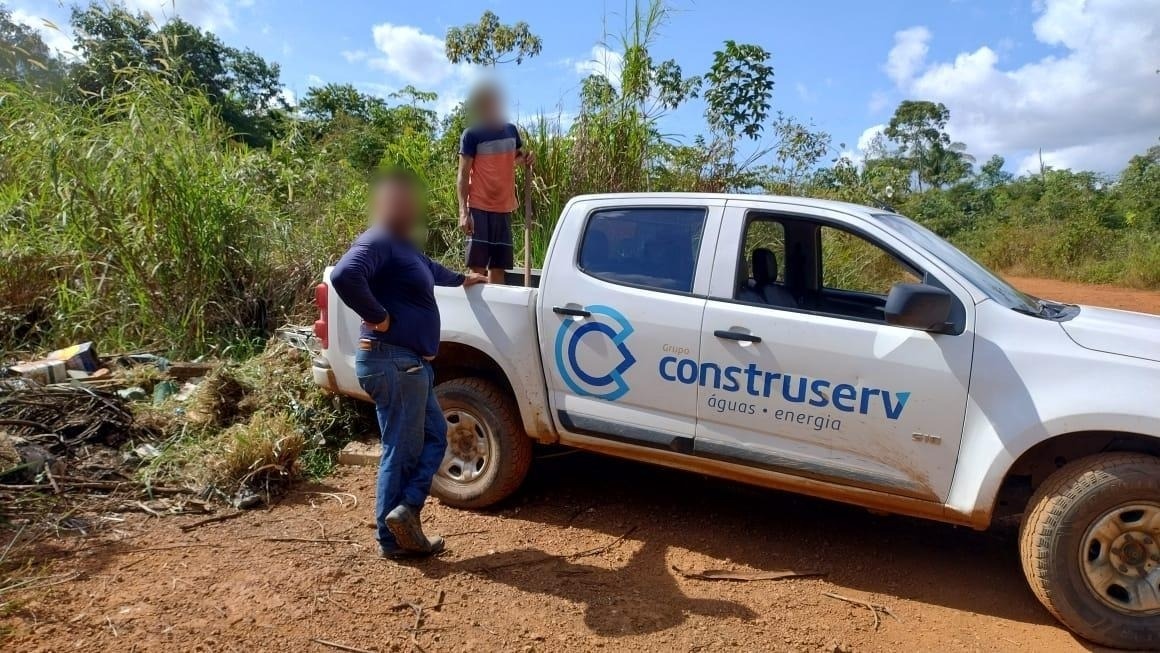 PEDIDO DE PROVIDÊNCIA: Empresa descarta lixo na entrada do ramal Maravilha em PVH