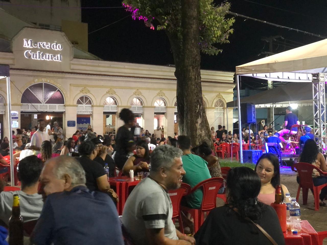  Nesta segunda tem churrascada e show duplo no Mercado Cultural